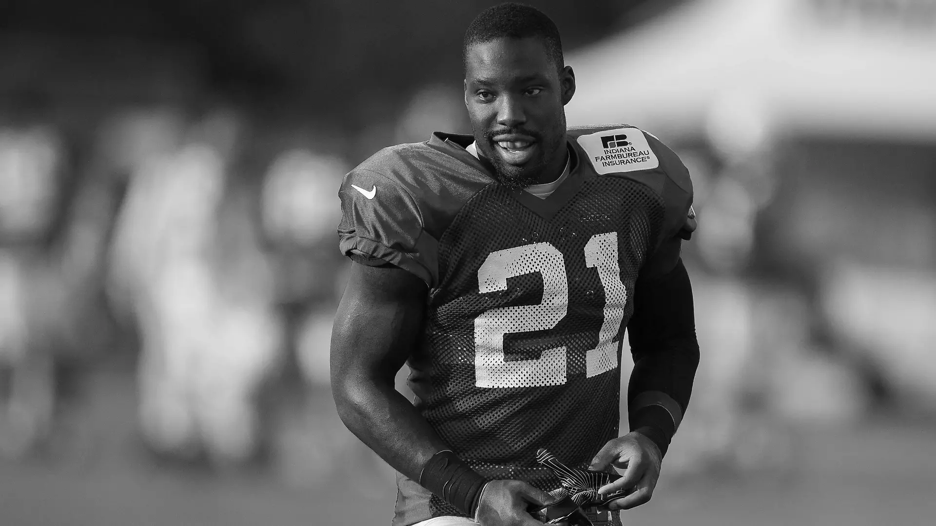 INDIANAPOLIS, IN - AUGUST 03: Indianapolis Colts cornerback Vontae Davis (21) warms up before the Indianapolis Colts training camp on August 3, 2017 at Lucas Oil Stadium in Indianapolis, IN. (Photo by Zach Bolinger/Icon Sportswire) NFL American Football Herren USA AUG 03 Colts Training Camp PUBLICATIONxINxGERxSUIxAUTxHUNxRUSxSWExNORxDENxONLY Icon1708030004
Indianapolis in August 03 Indianapolis Colts Cornerback Vontae Davis 21 warm Up Before The Indianapolis Colts Training Camp ON August 3 2017 AT Lucas Oil Stage in Indianapolis in Photo by Zach Bolinger Icon Sports Wire NFL American Football men USA Aug 03 Colts Training Camp