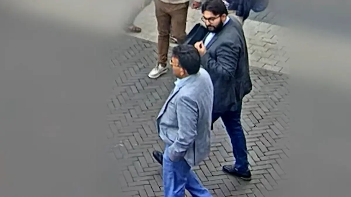 Nach diesen beiden Männern fahndet die Polizei nun.