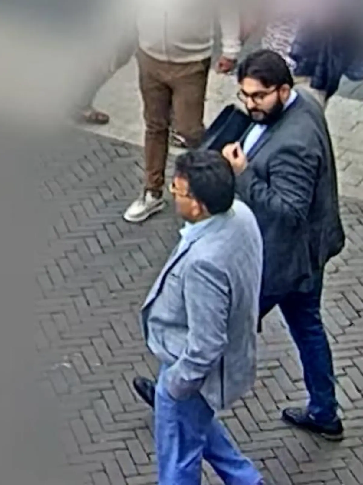 Nach diesen beiden Männern fahndet die Polizei nun.