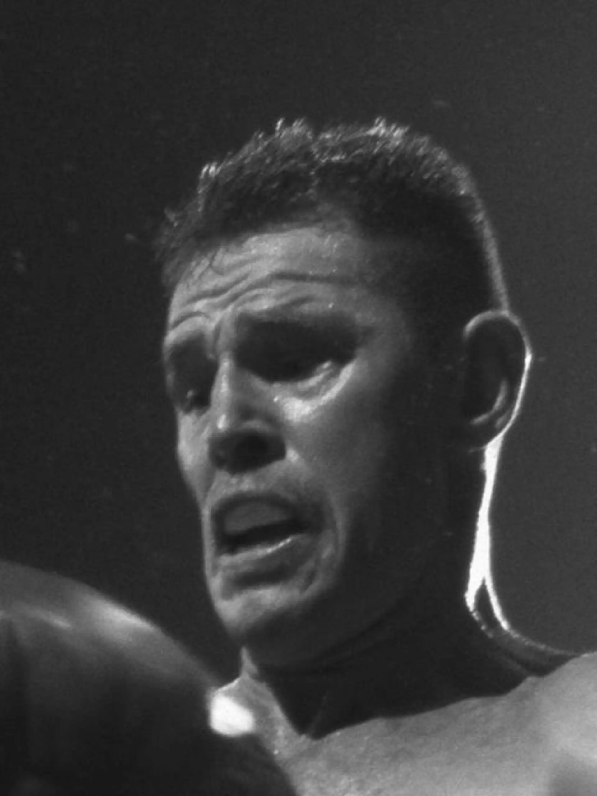 Rob Kaman (R) vs Tasis Petridis (L) at the K2 France Grand Prix.    (Photo by Franck Seguin/Corbis/VCG via Getty Images)