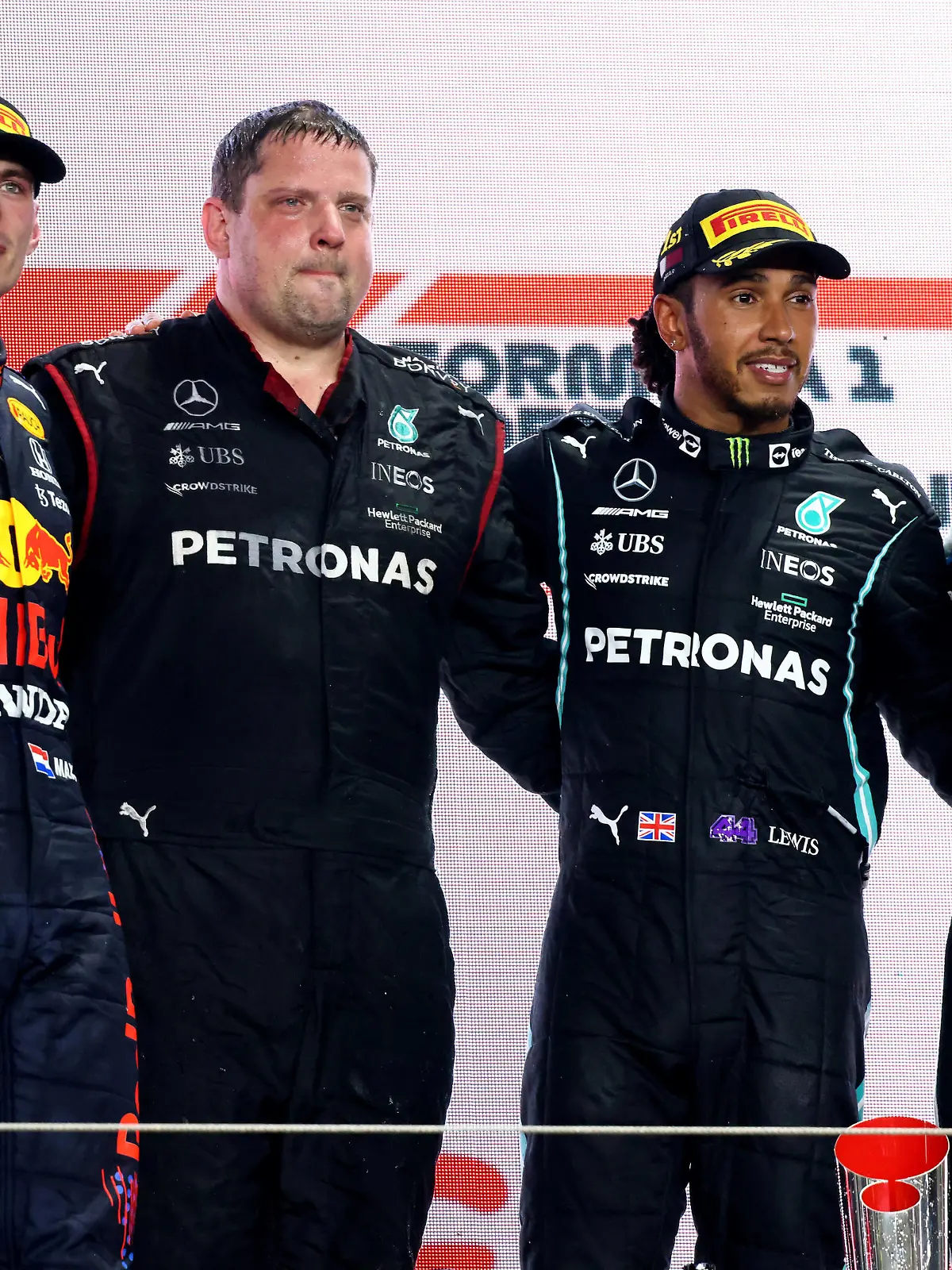 Formula 1 2021: Qatar GP LOSAIL INTERNATIONAL CIRCUIT, QATAR - NOVEMBER 21: Max Verstappen, Red Bull Racing, 2nd position, the Mercedes trophy delegate, Sir Lewis Hamilton, Mercedes, 1st position, and Fernando Alonso, Alpine F1, 3rd position, on the podium during the Qatar GP at Losail International Circuit on Sunday November 21, 2021 in Losail, Qatar. Photo by Steve Etherington / LAT Images Images PUBLICATIONxINxGERxSUIxAUTxHUNxONLY GP2120_154719SNE30570 