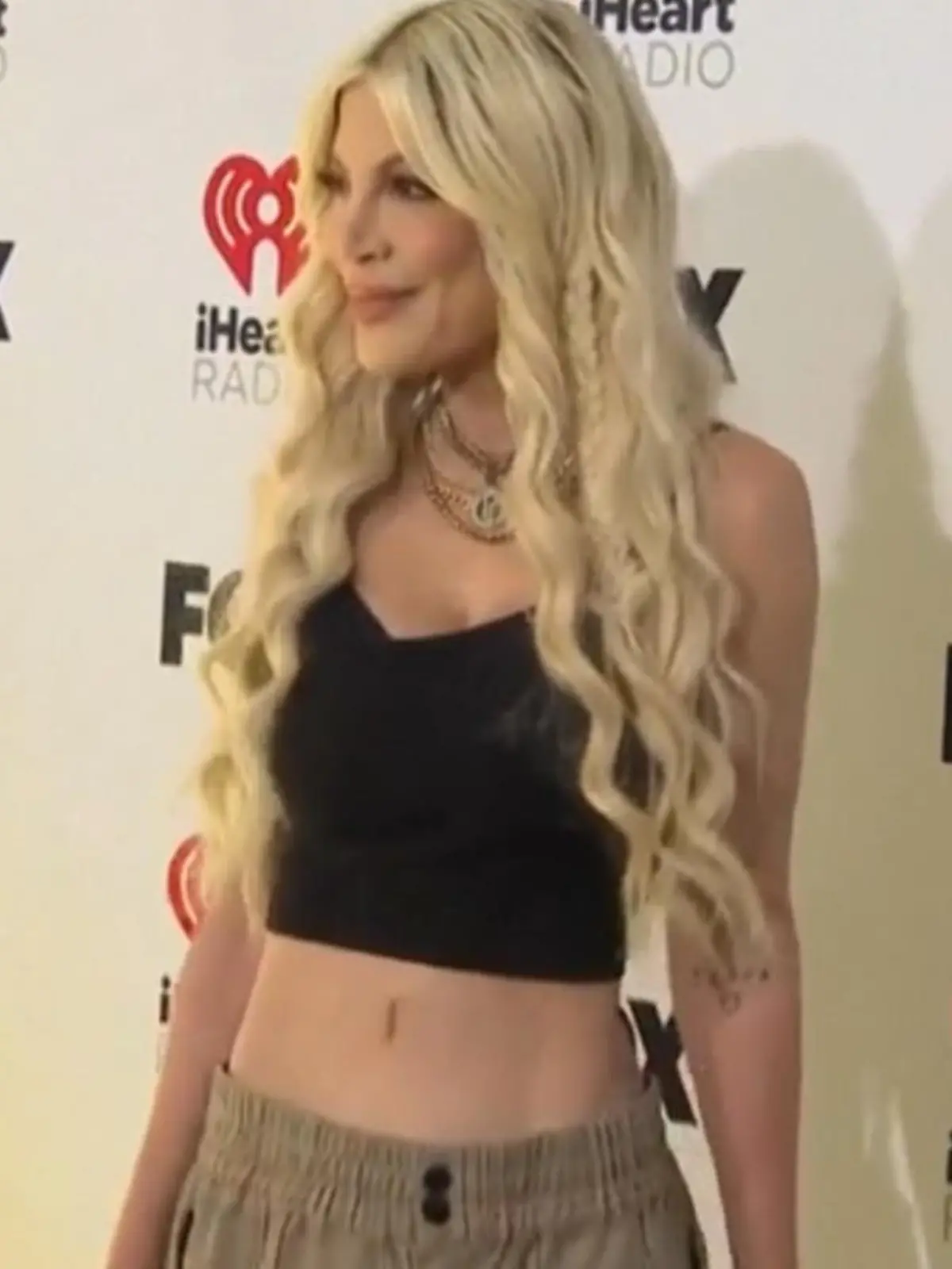 Bild zu: "Tori Spelling zeigt sich erstmals nach Scheidungsnews"