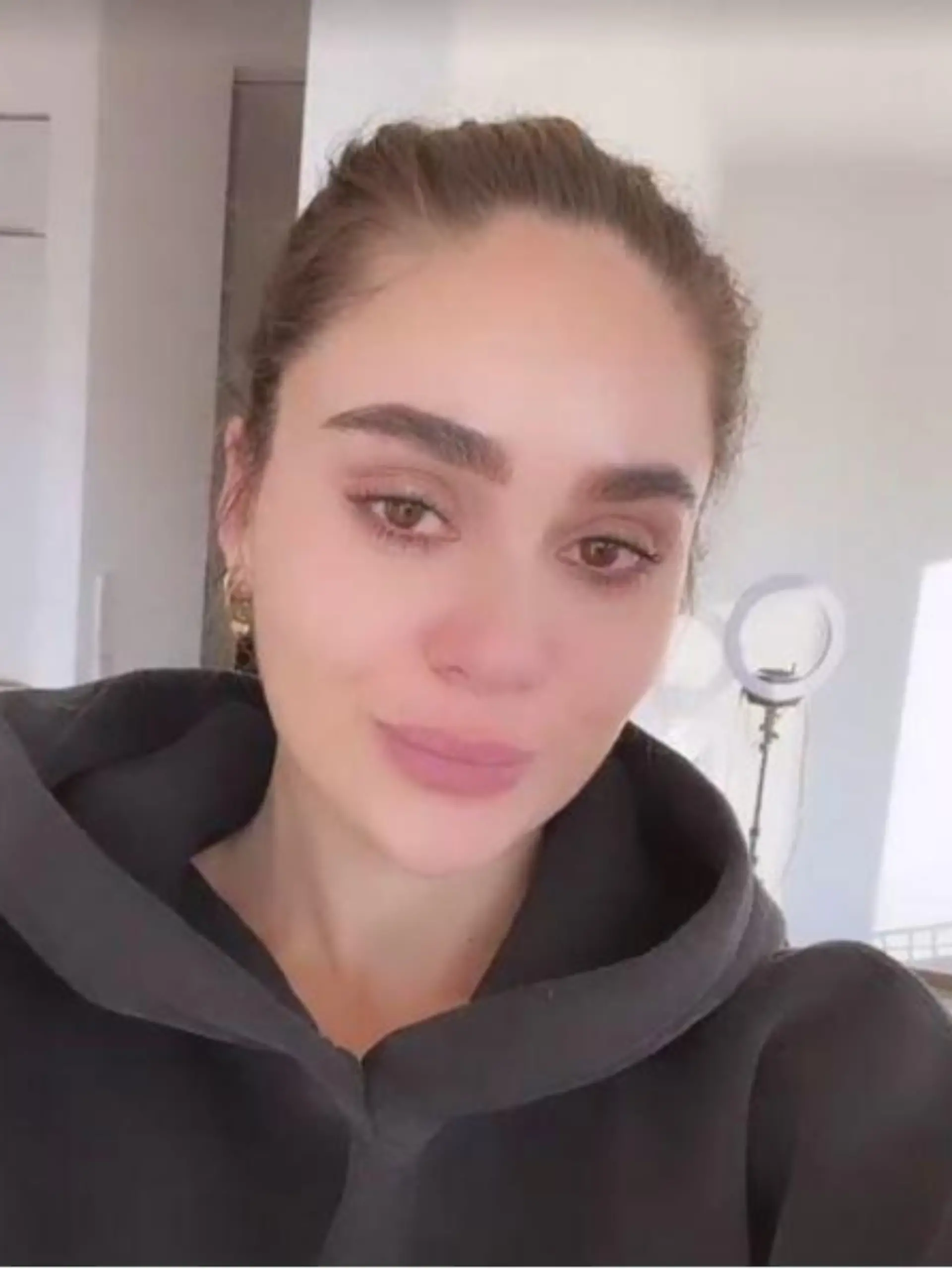 Melissa Damilia meldet sich mit geröteten Augen bei ihren Fans