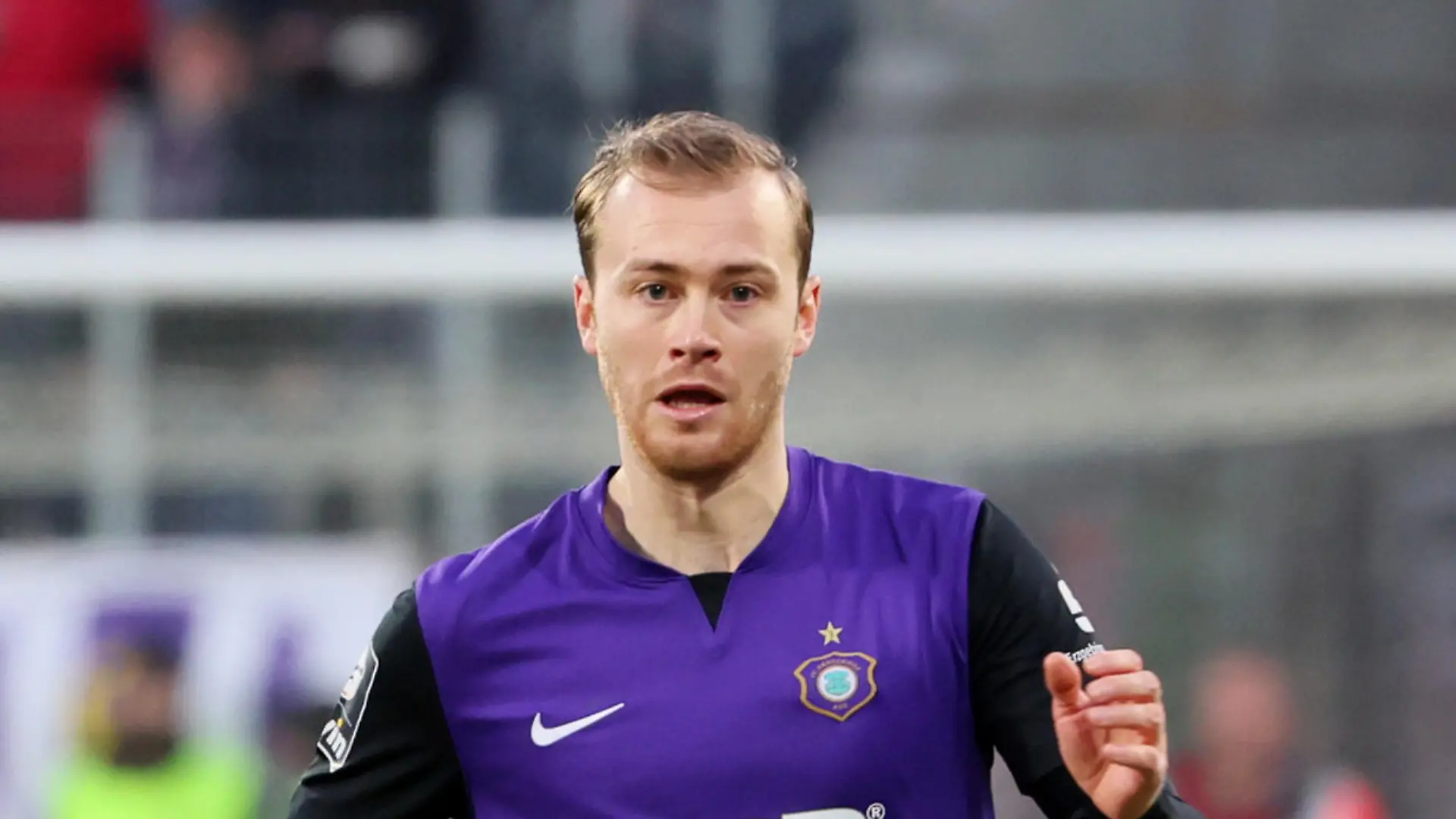 Aue, 27.01.2024, Erzgebirgsstadion, Fussball, 3.Liga, 23.Spieltag , FC Erzgebirge Aue vs. VfB Lübeck 2:0 (1:0) , Im Bild: Korbinian Burger (5, Aue). , Nur zur redaktionellen Nutzung. Only editorial use. , DFB / DFL regulations prohibit any use of photographs as image sequences and/or quasi-video. ,