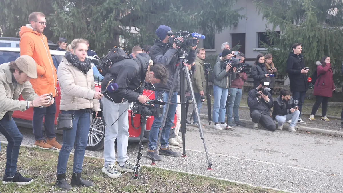 affaire emile PHOTOPQR/LA PROVENCE/CAMOIN Eric  Le Vernet  01/04/2024  Le village du Vernet dans l attente le crane du petit émile a été retrouvé sur les hauteurs du haut vernet les recherches se poursuivent pour retrouver le reste du corps Les journalistes affluent au village du vernet Le Vernet, France, april 1st 2024 Emile, 2,5 yo, remains found, journalists in Le Vernet Le Vernet Alpes France PUBLICATIONxNOTxINxFRAxBELxSUIxUK Copyright: xPHOTOPQR/LAxPROVENCE/MAXPPPxCAMOINxEricx 20240401PVL3866 20240401PVL3895