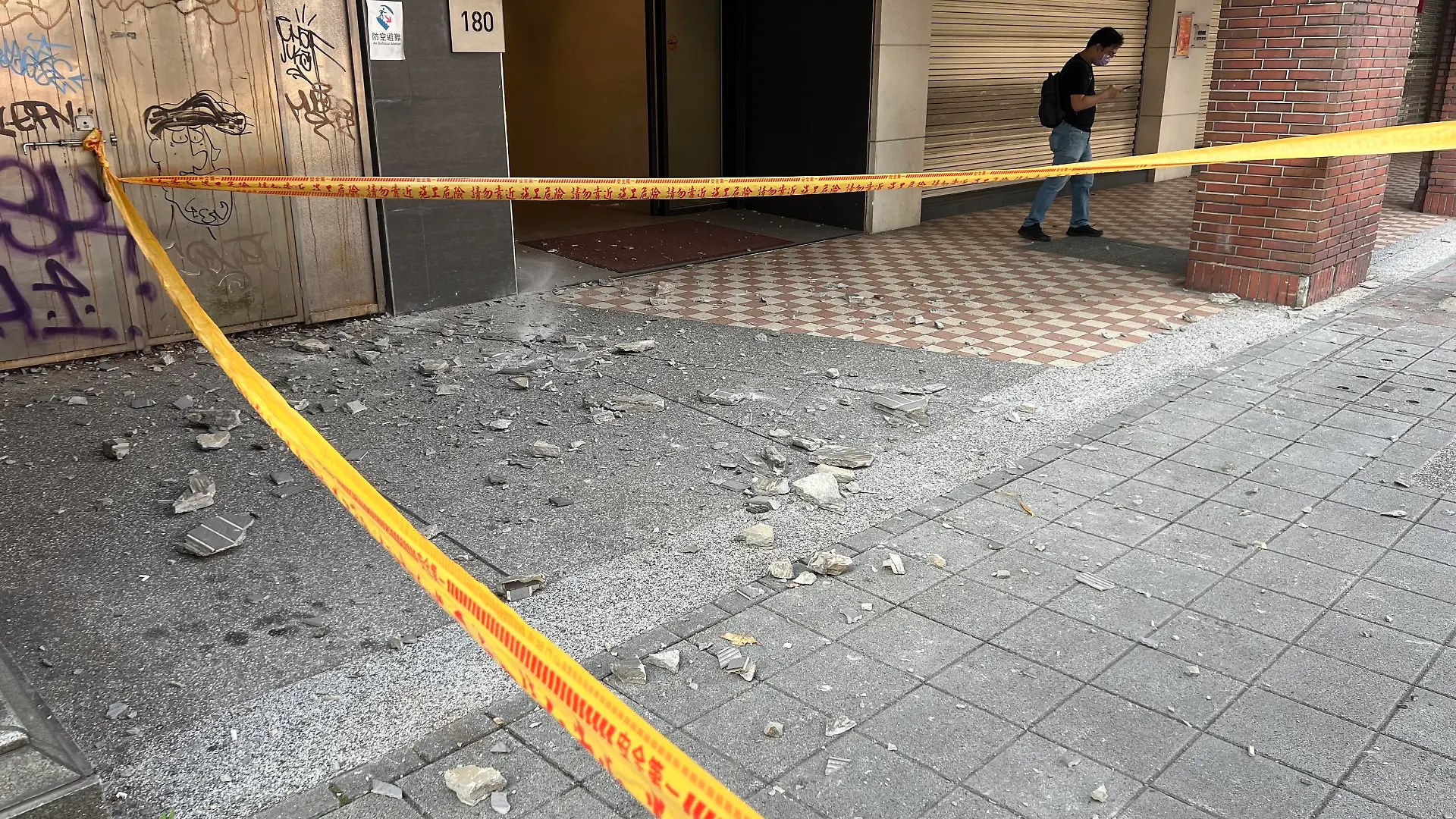 (240403) -- TAIPEI, April 3, 2024 (action press/Xinhua) -- This photo taken on April 3, 2024 shows fallen tiles of a damaged building in Taipei, southeast China's Taiwan. A 7.3-magnitude earthquake jolted the sea area near Hualien of China's Taiwan at 7:58 a.m. Wednesday (Beijing Time), according to the China Earthquake Networks Center (CENC).
The epicenter was monitored at 23.81 degrees north latitude and 121.74 degrees east longitude, at a depth of 12 km, said a report issued by the CENC. (action press/Xinhua/Qi Fei) / action press