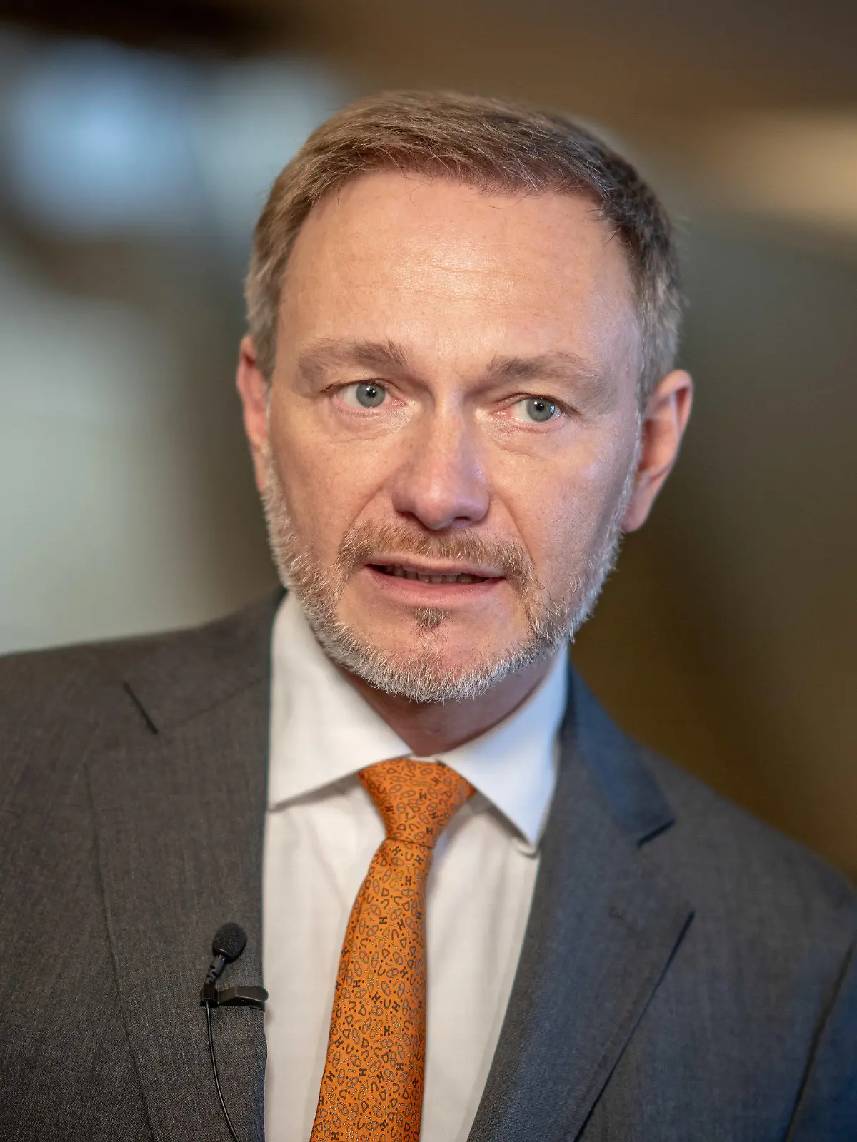 ARCHIV - 20.03.2024, Berlin: Christian Lindner (FDP), Bundesminister der Finanzen, aufgenommen bei einem Interview im Bundesfinanzministerium. Finanzminister Christian Lindner sieht im Bundeshaushalt ab 2028 einen Spielraum von bis zu neun Milliarden Euro zur Aufstockung des Verteidigungsetats. (Zu dpa "Lindner: Ab 2028 Milliarden-Spielraum für Verteidigungsetat") Foto: Michael Kappeler/dpa +++ dpa-Bildfunk +++