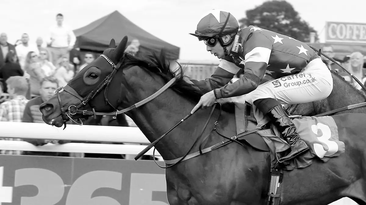 Horse racing Beverley Races SPELLS AT DAWN 3 ridden by Stefano Cherchi and trained by Alex French winning The Class 5 bet365 Very British Raceday Restricted Maiden Stakes over 7f Â7,700 during the horse racing meeting at Beverley Racecourse, Beverley, United Kingdom on 28 May 2022. Beverley Beverley Racecourse Yorkshire United Kingdom Editorial use only  , Copyright: xMickxAtkinsx PSI-15346-0014