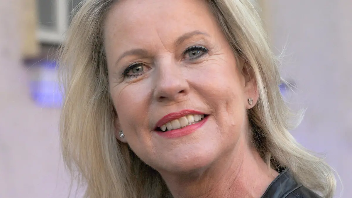 ARCHIV - 14.03.2018, Bayern, München: Die Schauspielerin Anja Schüte kommt zum ndF: after work Empfang. (zu dpa "Schauspielerin Anja Schüte will in zwei Ländern heiraten" vom 27.02.2019) Foto: Ursula Düren/dpa +++ dpa-Bildfunk +++