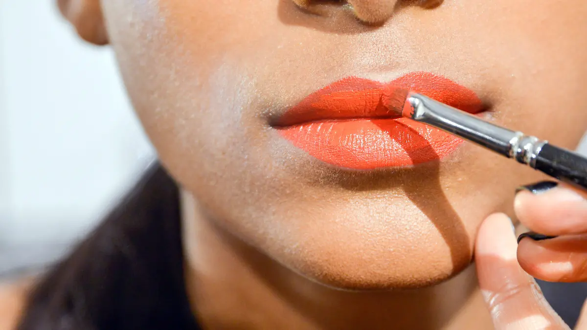 March 19, 2015 - Milan, ITALY - Elisabetta Franchi. Beauty Backstage, HAIR, MAKE UP, LIPS, FACE, BBT, MODEL ON BACKSTAGE, MILAN FASHION WEEK 2015 WOMEN READY TO WEAR FOR FALL WINTER, RTW, DEFILE, FASHION SHOW RUNWAY COLLECTION, PRET A PORTER, MODELWEAR, MODESCHAU LAUFSTEG HERBST, AUTUMN, WOMEN MAILAND, MILANO ITALY.MILPAPFW15