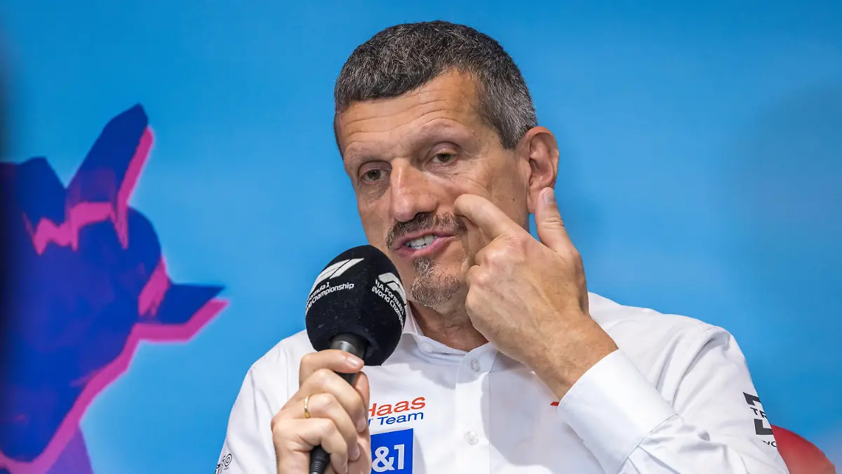 ARCHIV - 09.07.2022, Österreich, Spielberg: Motorsport, Formel-1-Weltmeisterschaft, Grand Prix von Österreich, Red Bull Ring, 2. Freies Training: Günther Steiner, Teamchef von Haas, spricht auf einer Pressekonferenz.     (zu dpa «Haas-Teamchef: «Keine Eile» im Poker mit Mick Schumacher») Foto: Expa/Johann Groder/APA/dpa +++ dpa-Bildfunk +++