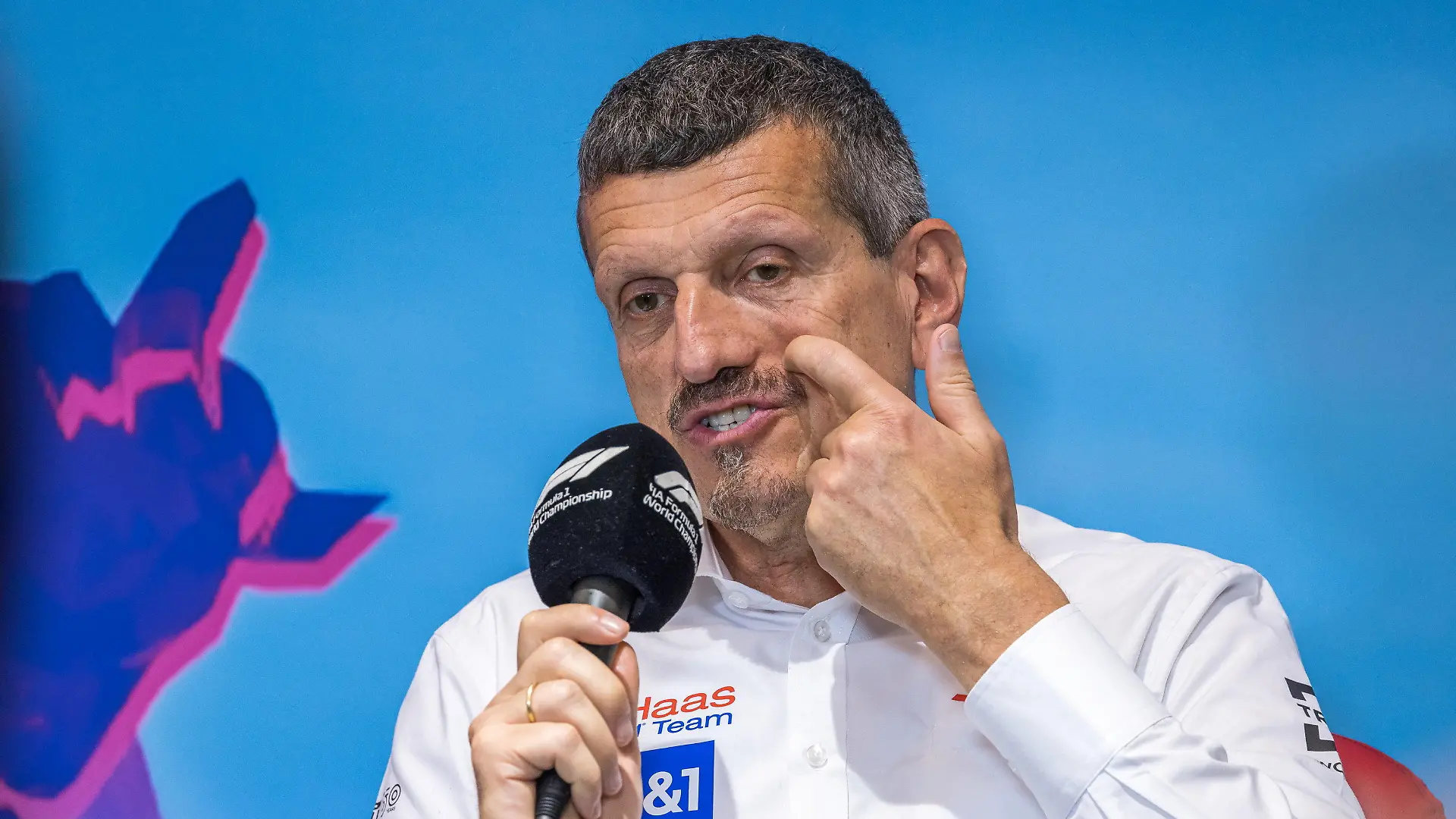 ARCHIV - 09.07.2022, Österreich, Spielberg: Motorsport, Formel-1-Weltmeisterschaft, Grand Prix von Österreich, Red Bull Ring, 2. Freies Training: Günther Steiner, Teamchef von Haas, spricht auf einer Pressekonferenz. (zu dpa «Haas-Teamchef: «Keine Eile» im Poker mit Mick Schumacher») Foto: Expa/Johann Groder/APA/dpa +++ dpa-Bildfunk +++