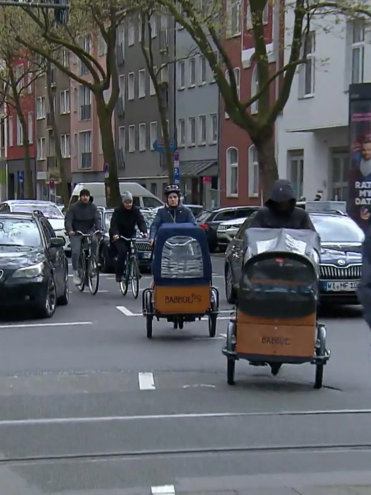 Besonders bei Familien sind Lastenfahrräder gefragt. Ob für den Weg zur Grundschule, Kindergarten und Co. gerade in Großstädten nutzen Eltern die Transportfahrräder für ihre Kinder. Eine der populärsten Marken ist der Hersteller Babboe. Umso schwerer wiegen daher die Anschuldigungen, die Strafverfolgungsbehörden gegen Babboe erheben.