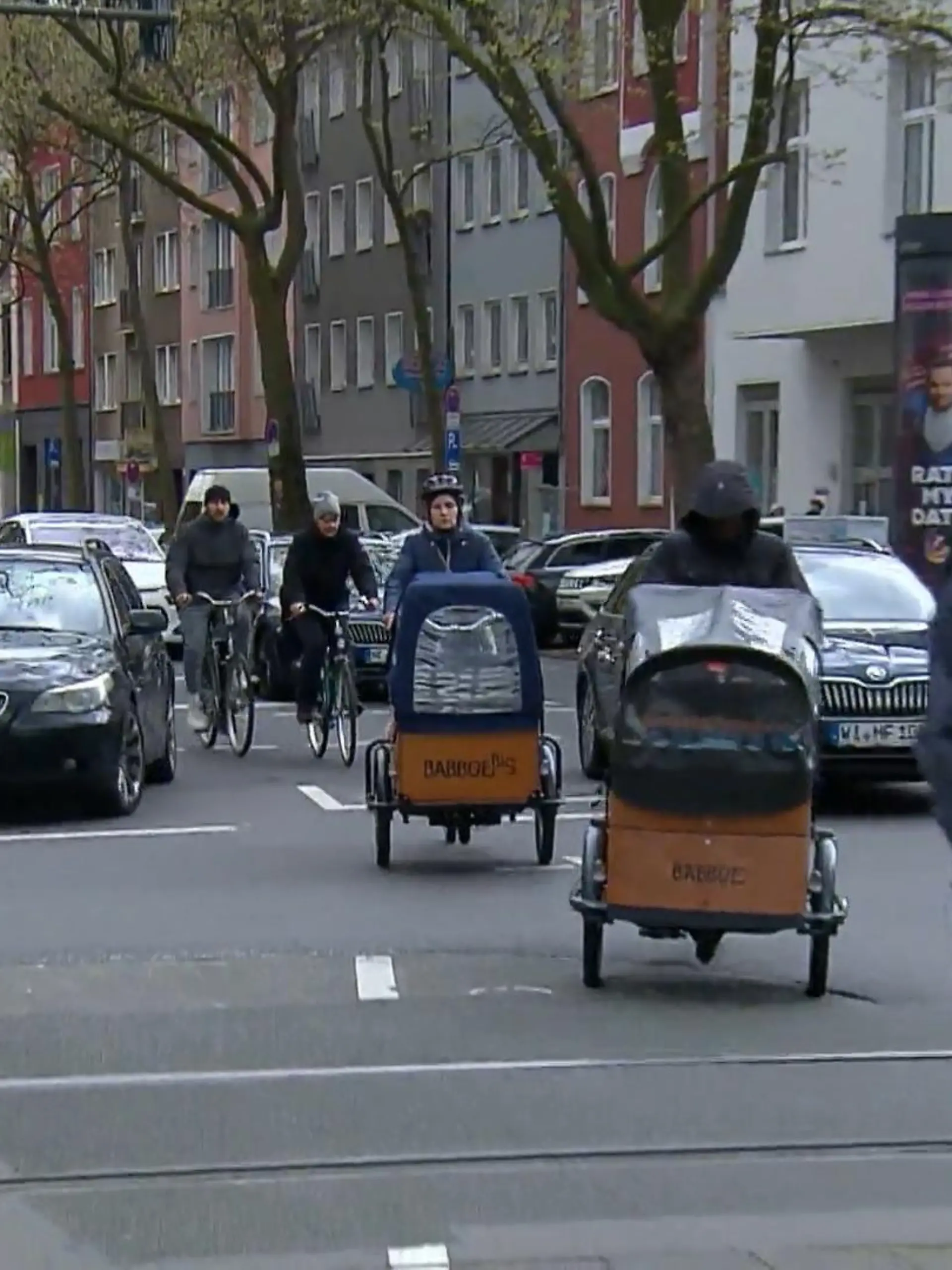 Besonders bei Familien sind Lastenfahrräder gefragt. Ob für den Weg zur Grundschule, Kindergarten und Co. gerade in Großstädten nutzen Eltern die Transportfahrräder für ihre Kinder. Eine der populärsten Marken ist der Hersteller Babboe. Umso schwerer wiegen daher die Anschuldigungen, die Strafverfolgungsbehörden gegen Babboe erheben.