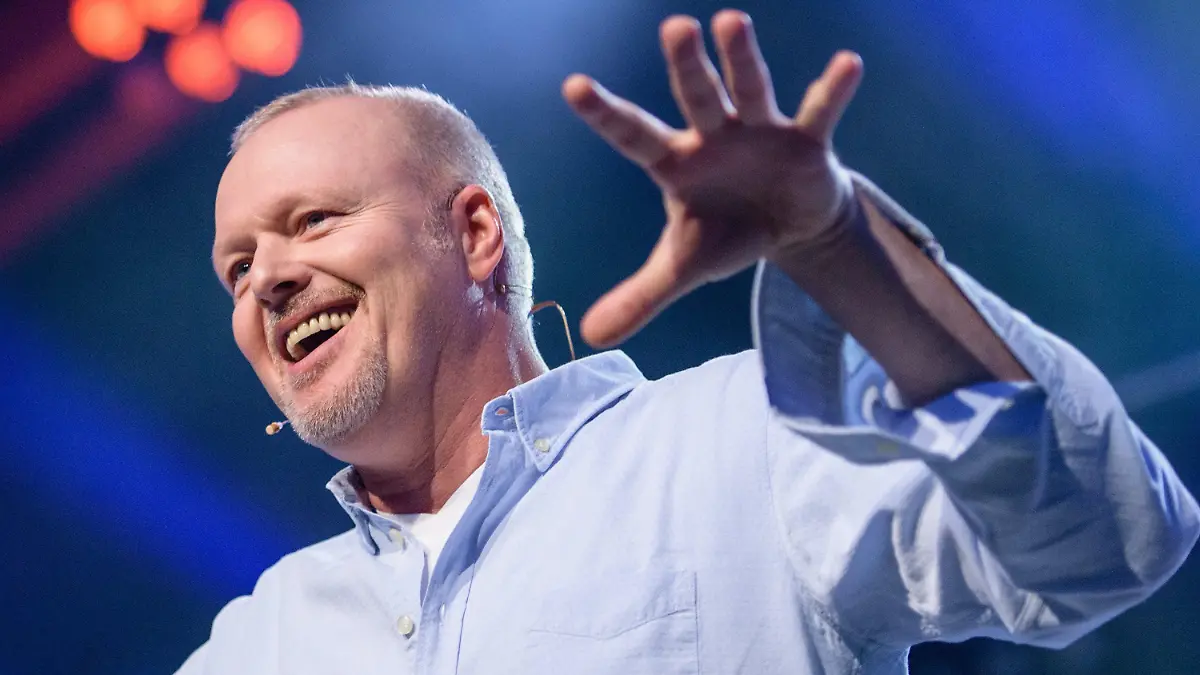 ARCHIV - 24.09.2017, Bayern, München: Entertainer Stefan Raab spricht bei der Eröffnung vom Unternehmensgründer- und Investorentreffen Bits & Pretzels. (zu dpa: «Regina Halmich: Raab hat mich zum dritten Mal zum Kampf gefordert») Foto: Matthias Balk/dpa +++ dpa-Bildfunk +++