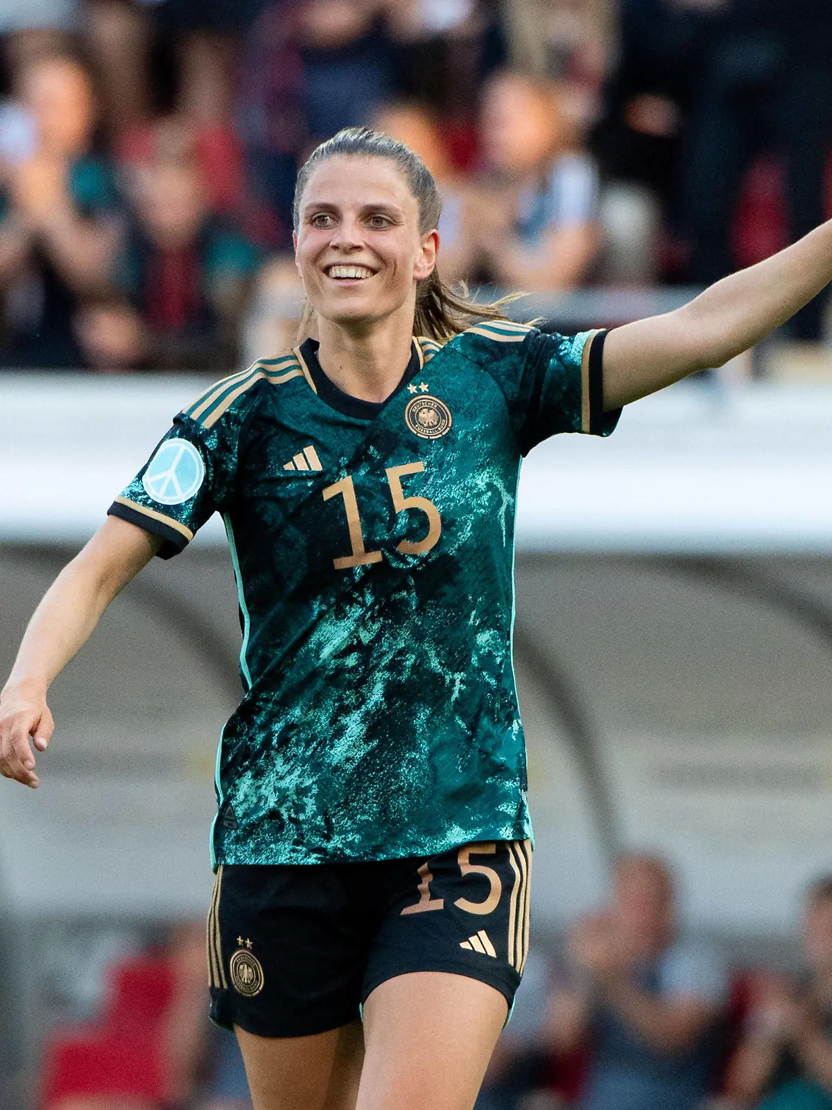 Tabea Sellner Deutschland, 15 jubelt ueber das Tor zum 2:0, GER, Deutschland vs. Vietnam, DFB Fussball Frauen Nationalmannschaft, Freundschaftsspiel, Spielzeit 2022/2023, 24.06.2023 GER, Deutschland vs. Vietnam, DFB Fussball Frauen Nationalmannschaft, Freundschaftsspiel, Spielzeit 2022/2023, 24.06.2023 Offenbach *** Tabea Sellner Germany, 15 cheers for the goal to 2 0, GER, Germany vs Vietnam, DFB football women national team, friendly match, season 2022 2023, 24 06 2023 GER, Germany vs Vietnam, DFB football women national team, friendly match, season 2022 2023, 24 06 2023 Offenbach Copyright: xEibner-Pressefoto/Memmlerx EP_MMR