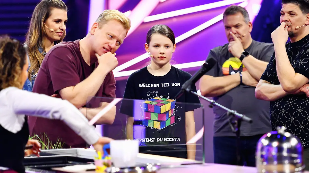 (v.l.) Moderatorin Laura Wontorra, Jens Knossi Knossalla, Champion Lukas Schomann (Deutscher Kindermesiter, Gedächtnismeisterschaft) Elton, Tim Mälzer (Challenge: Drei gegen Eis)

+++ Die Verwendung des sendungsbezogenen Materials ist nur mit dem Hinweis und Verlinkung auf RTL+ gestattet. +++