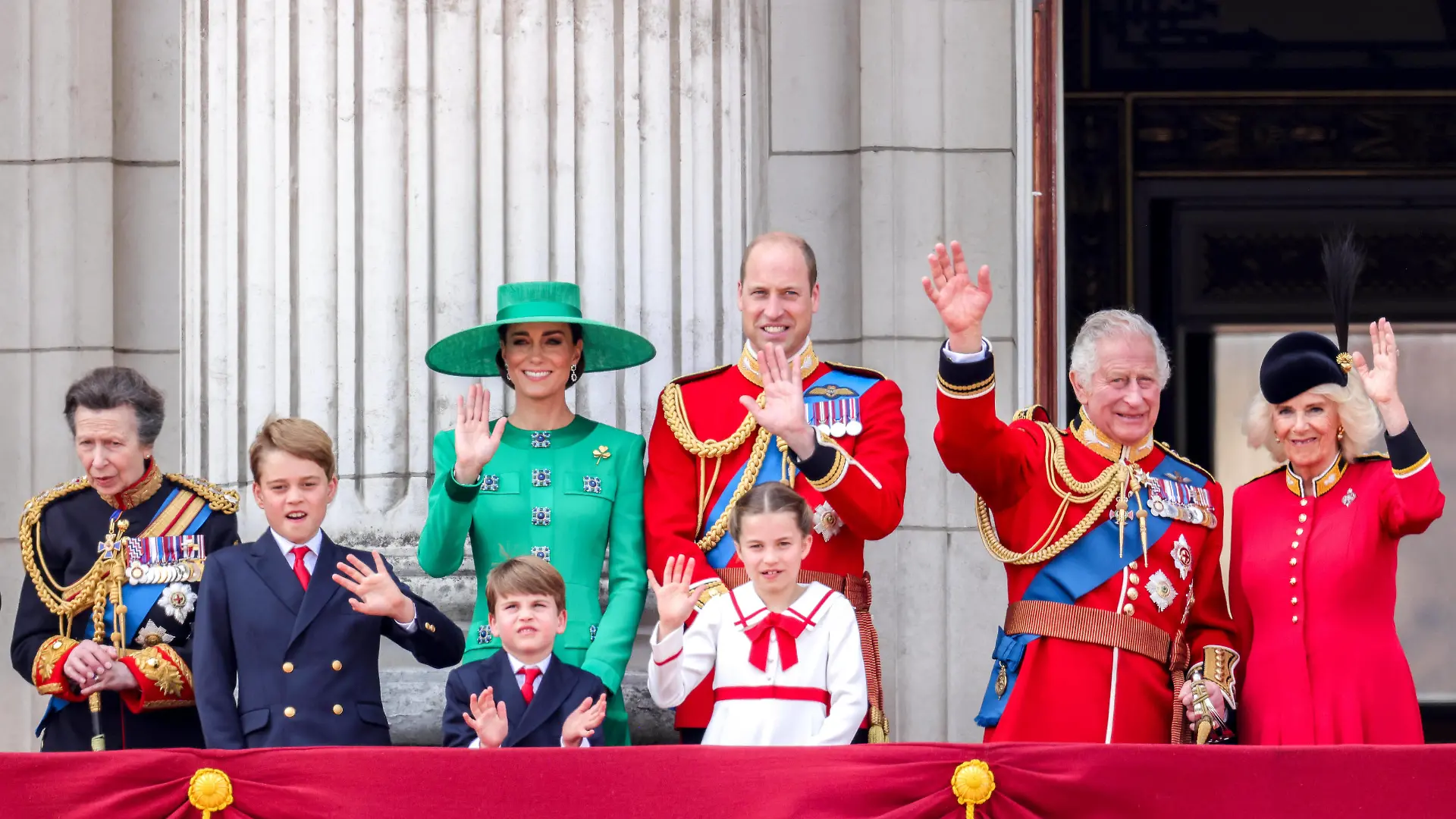 Bilder des Jahres 2023, Entertainment June 06 Entertainment Themen der Woche KW24 17/06/2023. London, United Kingdom. Trooping the Colour. King Charles III attends Trooping the Colour also known as The King s Birthday Parade, accompanied by Prince William, The Prince of Wales and Princess Anne joined by members of the royal family as the Colour is Trooped by 1st. Battalion Welsh Guards. It s the first time a reigning monarch has ridden at Trooping the Colour since Queen Elizabeth s horse Burmese carried her during the 1986 ceremony. PUBLICATIONxNOTxINxCHNxJPNxPOLxRUS Copyright: xAndrewxParsonsx/xParsonsxMediax PAR-8383-0219