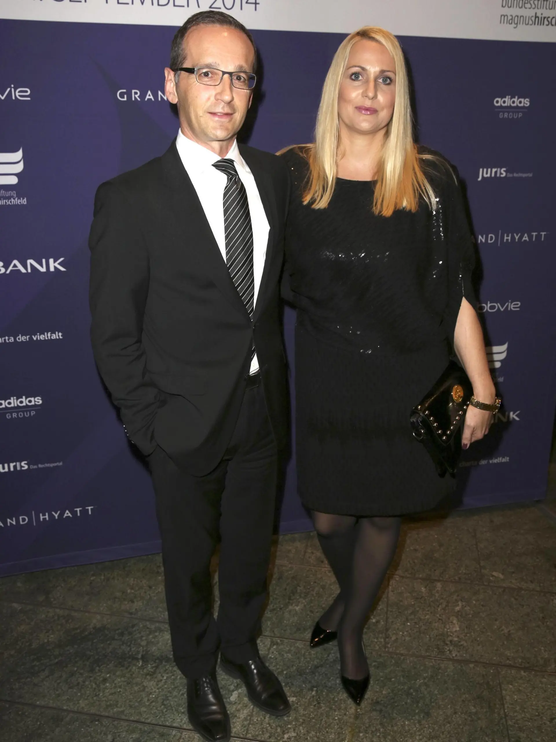 Heiko Maas mit Ehefrau Corinna beim 2. Charity Dinner der Bundesstiftung Magnus Hirschfeld im Hotel Grand Hyatt. Berlin, 04.09.2014 xS.xGabschx/xFuturexImage
Heiko Maas with Wife Corinna the 2 Charity Dinner the Federal Foundation Magnus Hirschfeld in Hotel Grand Hyatt Berlin 04 09 2014 XS xGabschx xFuturexImage