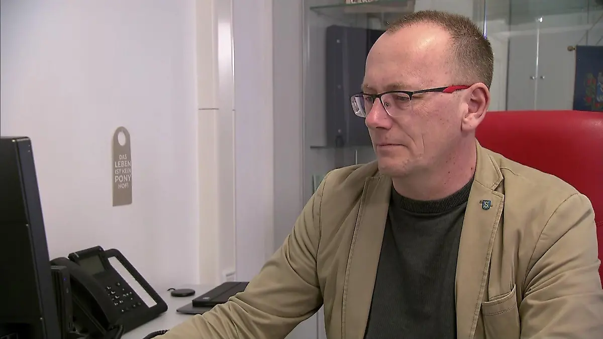 Oberbürgermeister der Gemeinde Sanderhausen, Sven Strauß (50/SPD)
