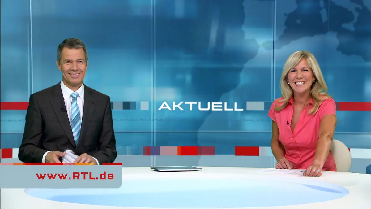 RTL-Chefredakteur Peter Kloeppel und Sport-Moderatorin Ulrike von der Groeben präsentieren RTL Aktuell ab dem 11. Sept. 2010 aus dem neuen Sendezentrum der Mediengruppe RTL Deutschland in Köln-Deutz im neuen Studio-Design.
