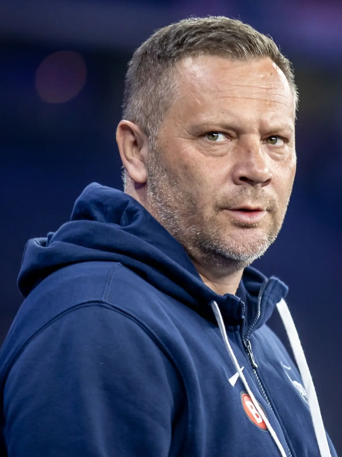 Trainer Pal Dardai von Hertha BSC betritt das Stadion.