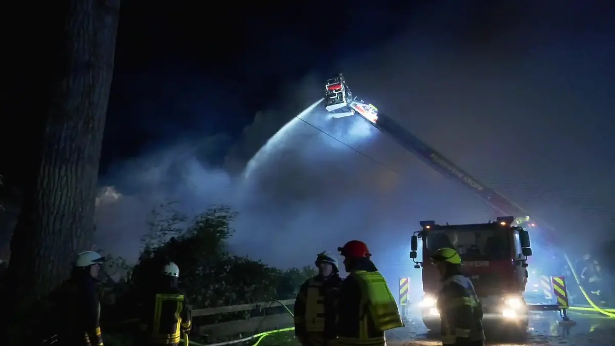 Vom Wohnhaus bleiben nach dem Brand nur Trümmer übrig.