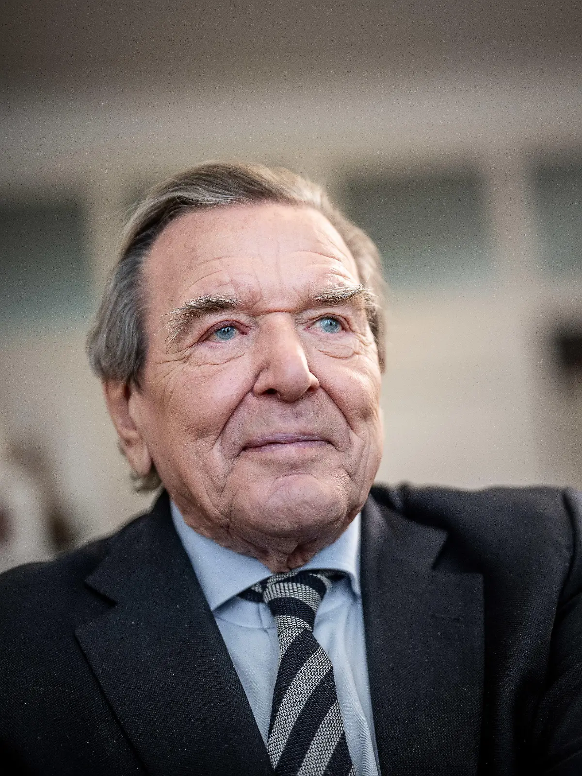 ARCHIV - 14.03.2024, Niedersachsen, Hannover: Gerhard Schröder (SPD), Bundeskanzler von 1998 bis 2005, aufgenommen in seiner Kanzlei. (zu dpa: «Schröder wird 80: Der Geächtete, der sich nicht mehr verstecken will») Foto: Michael Kappeler/dpa +++ dpa-Bildfunk +++