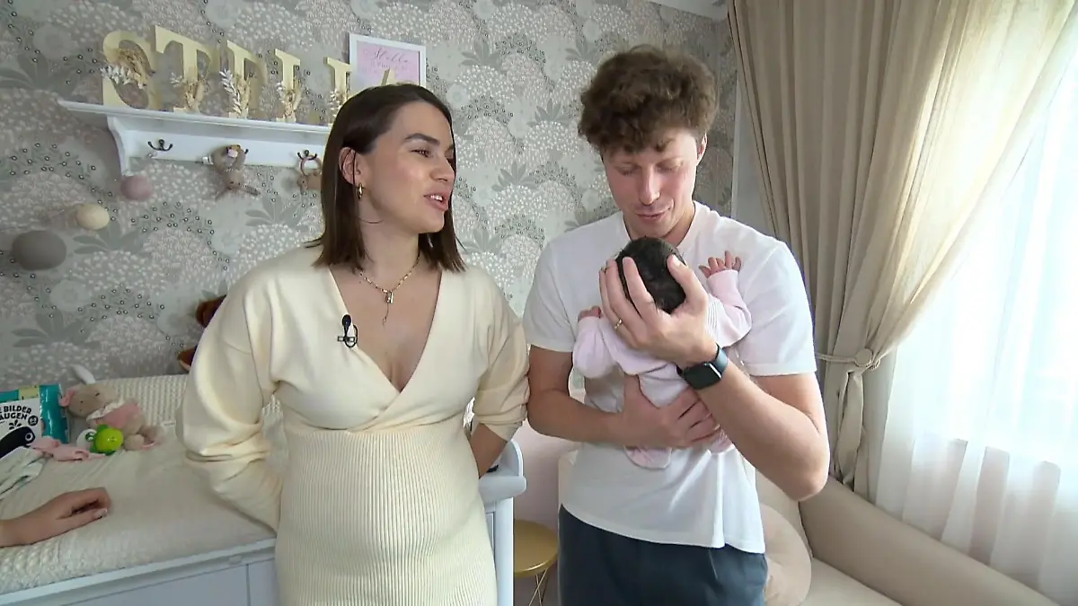 Renata und Valentin Lusin mit Baby Stella