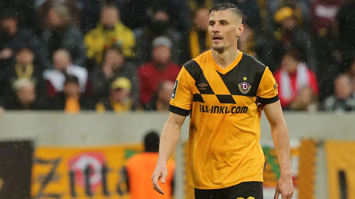 DRESDEN, GERMANY - MARCH 16:  Stefan Kutschke of Dresden looks on during the 3. Liga match between Dynamo Dresden and SSV Ulm 1846 at Rudolf-Harbig-Stadion on March 16, 2024 in Dresden, Germany. (Photo by Matthias Kern/Getty Images)
