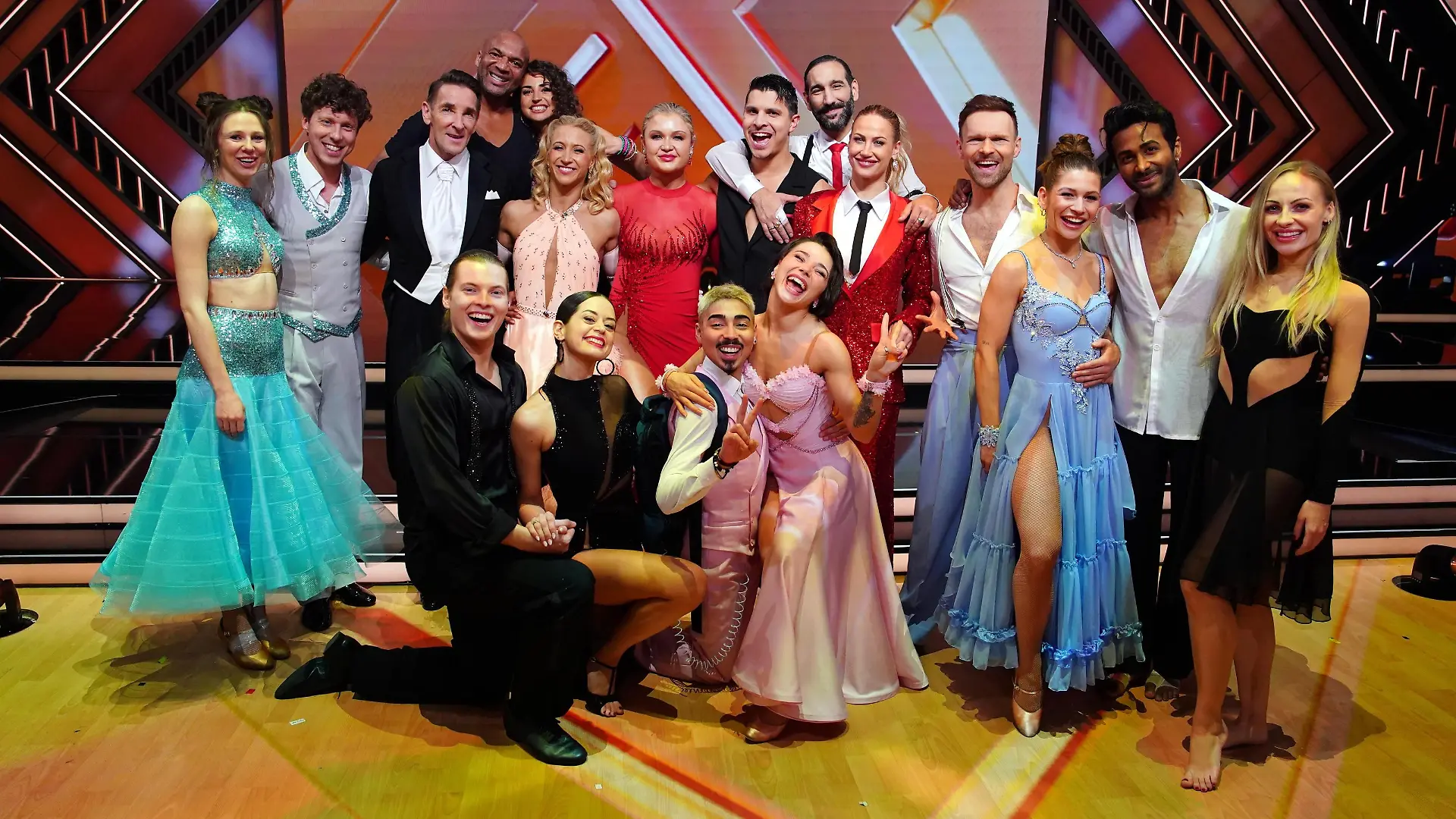 Diese 9 Paare sind in der nächsten Sendung am 12. April 2024 wieder dabei.
+++ Die Verwendung des sendungsbezogenen Materials ist nur mit dem Hinweis und Verlinkung auf RTL+ gestattet. +++