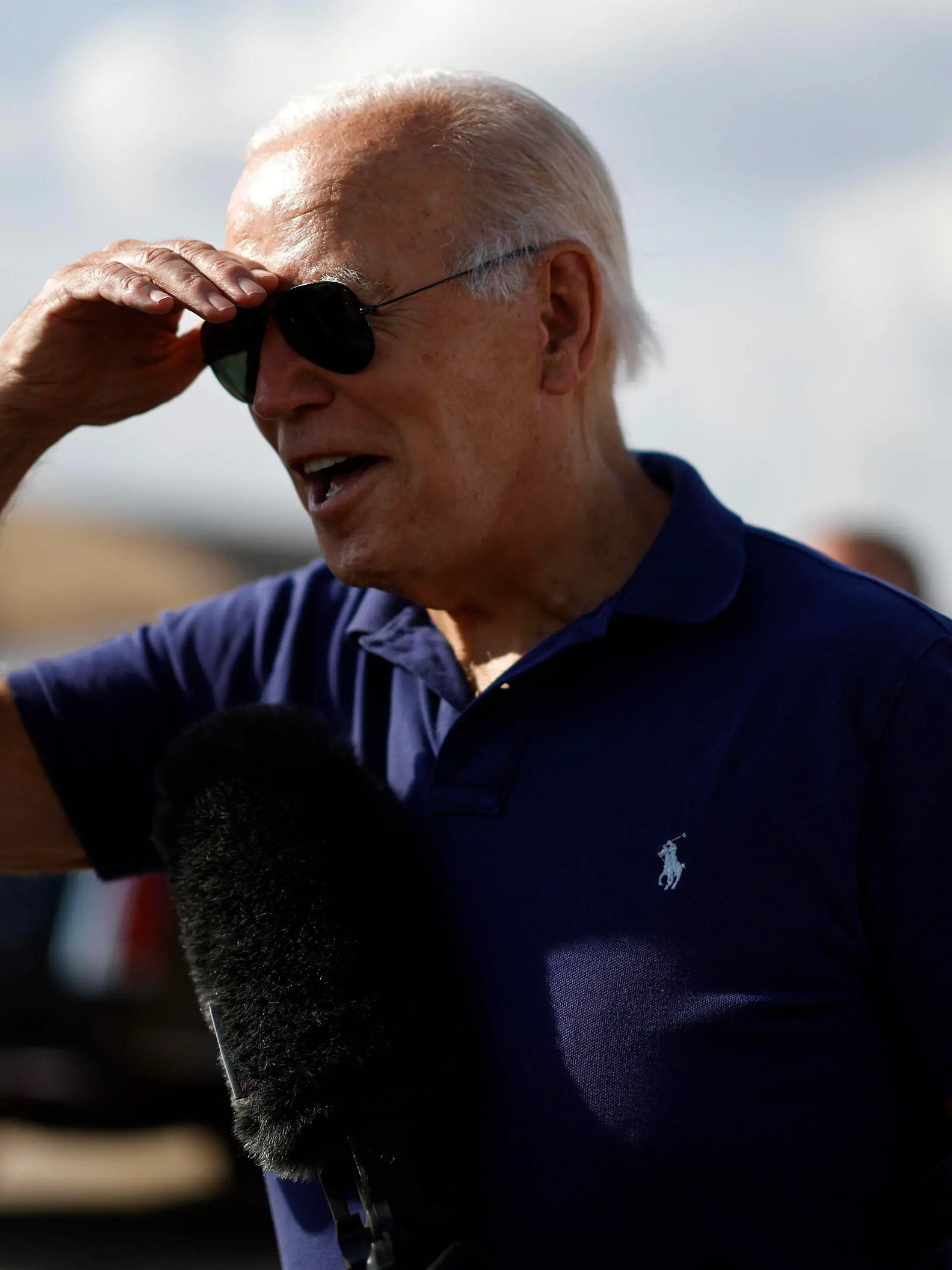  August 26, 2022, Camp Springs, Maryland, USA: United States President Joe Biden speaks to members of the press on the tarmac before boarding Air Force One at Joint Base Andrews, Maryland, on Friday, Aug. 26, 2022. Biden s approval rating rose to 44% in the latest Gallup poll, the highest in a year and a fresh sign he and his party are gaining political ground ahead of November midterm elections Camp Springs USA - ZUMAs152 20220826_zaa_s152_058 Copyright: xTingxShenx
