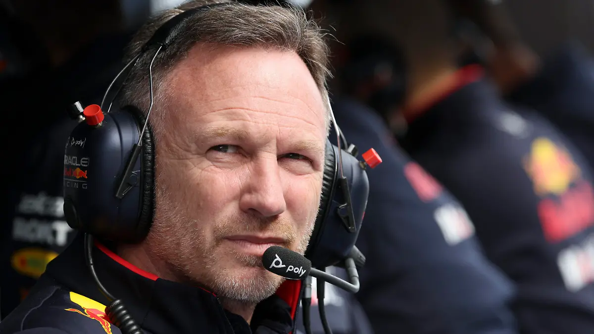 06.04.2024, Japan, Suzuka: Motorsport: Formel-1-Weltmeisterschaft, Grand Prix von Japan, Qualifyingsession, Red-Bull-Teamchef Christian Horner überwacht die Aktivitäten in seinem Bereich während des Qualifyings auf dem Suzuka Circuit. Foto: Kim Kyung-Hoon/POOL REUTERS/AP +++ dpa-Bildfunk +++