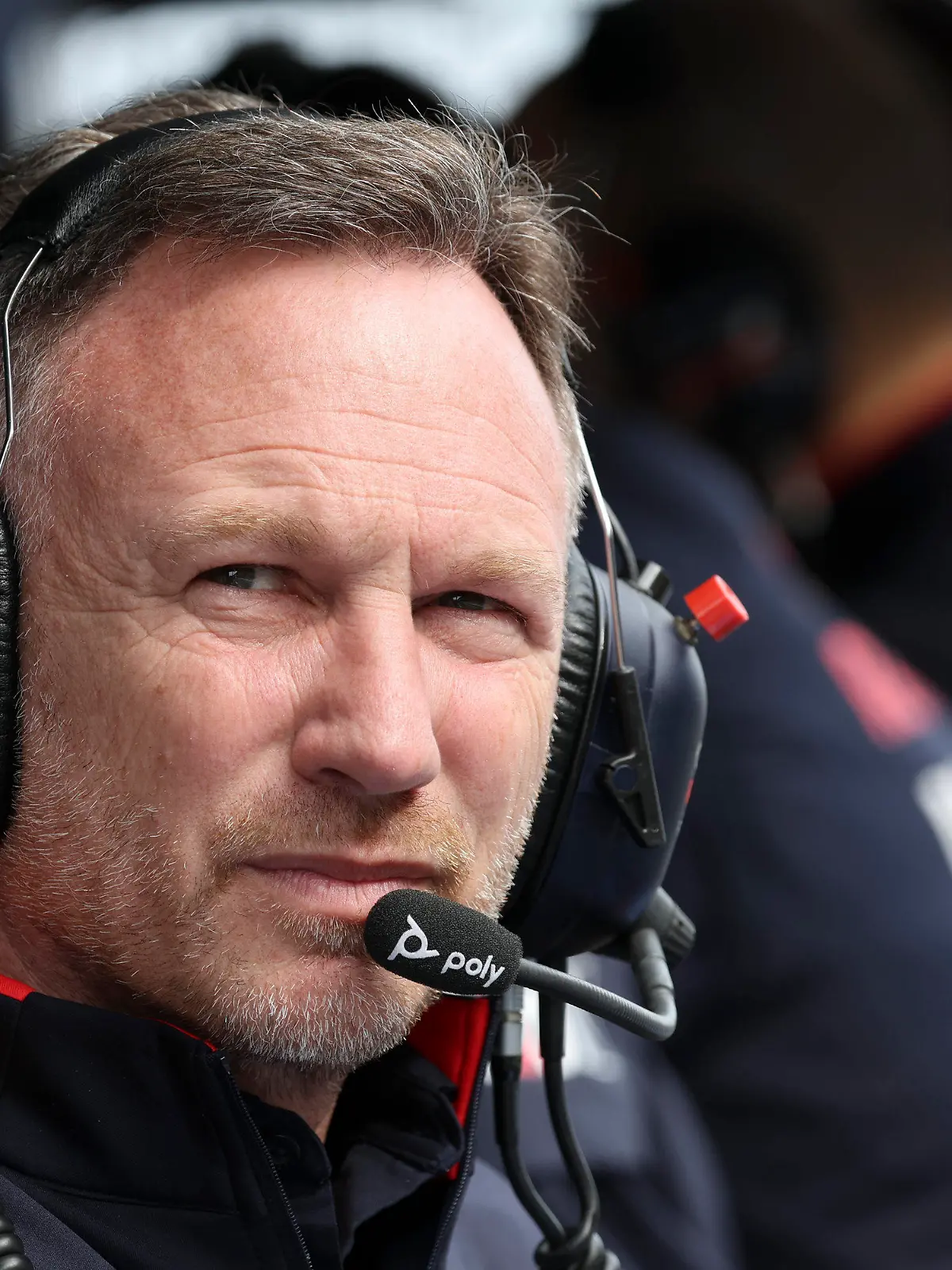 06.04.2024, Japan, Suzuka: Motorsport: Formel-1-Weltmeisterschaft, Grand Prix von Japan, Qualifyingsession, Red-Bull-Teamchef Christian Horner überwacht die Aktivitäten in seinem Bereich während des Qualifyings auf dem Suzuka Circuit. Foto: Kim Kyung-Hoon/POOL REUTERS/AP +++ dpa-Bildfunk +++