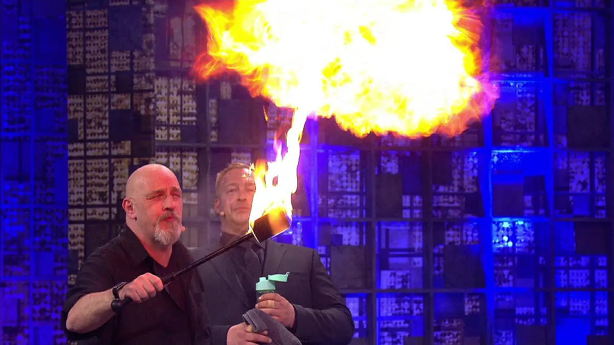 Torsten Stäter beim Feuerspucken