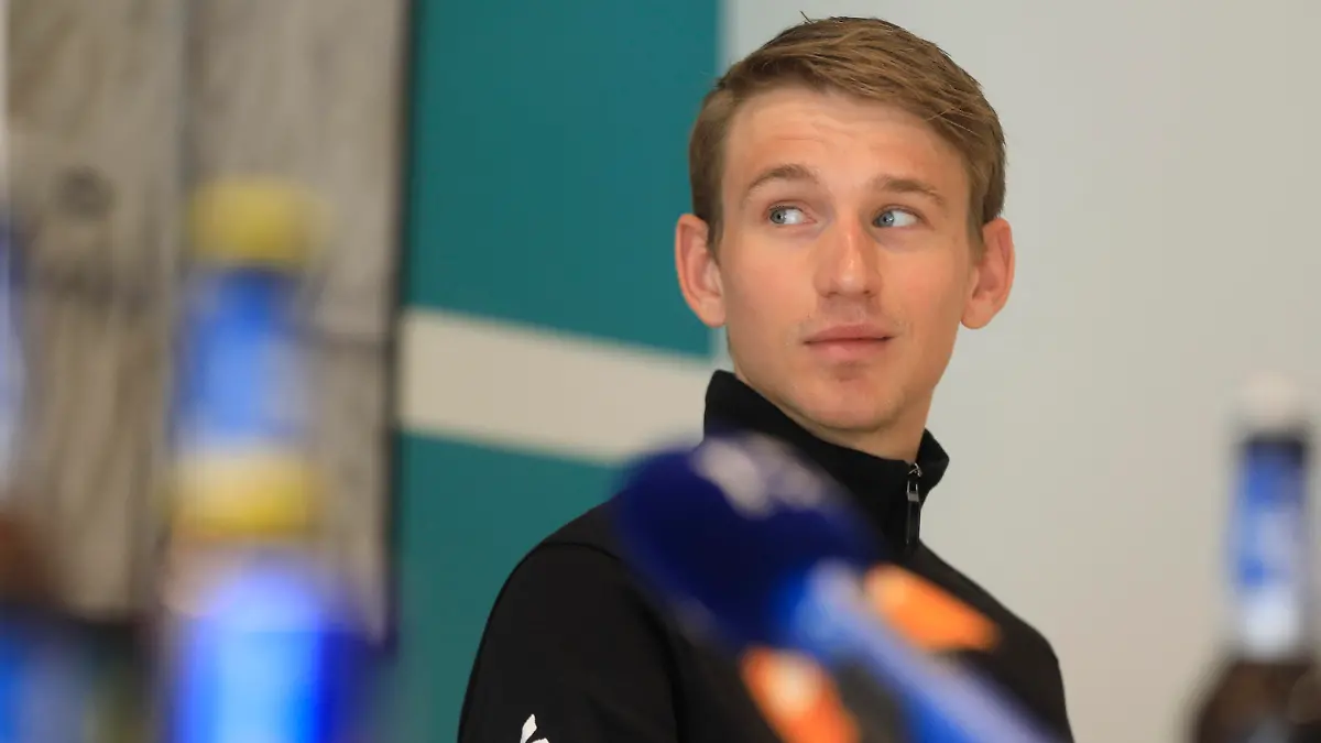 ARCHIV - 10.01.2024, Spanien, Palma: Lennard Kämna aus Deutschland nimmt an der Team-Präsentation Bora-hansgrohe in Palma teil. Bei einem Verkehrsunfall auf Teneriffa erlitt er zahlreiche Verletzungen. (zu dpa: ««Zahlreiche Verletzungen» - Kämna nach Sturz in stabilem Zustand») Foto: Clara Margais/dpa +++ dpa-Bildfunk +++