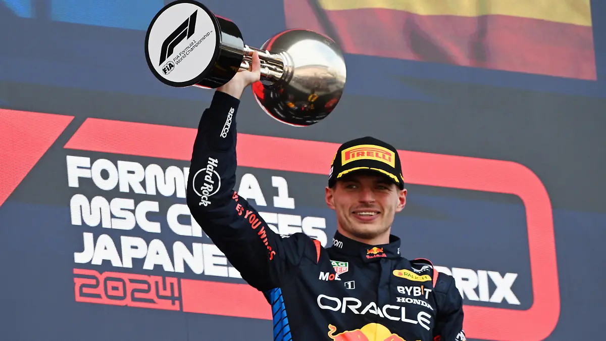 RECORD DATE NOT STATED Formula 1 2024: Japanese GP SUZUKA, JAPAN - APRIL 07: Max Verstappen, Red Bull Racing, 1st position, lifts the trophy in celebration during the Japanese GP at Suzuka on Sunday April 07, 2024 in Suzuka, Japan. Photo by Mark Sutton / Sutton Images Images EDITORIAL USE ONLY GP2404_171536DSC_2175