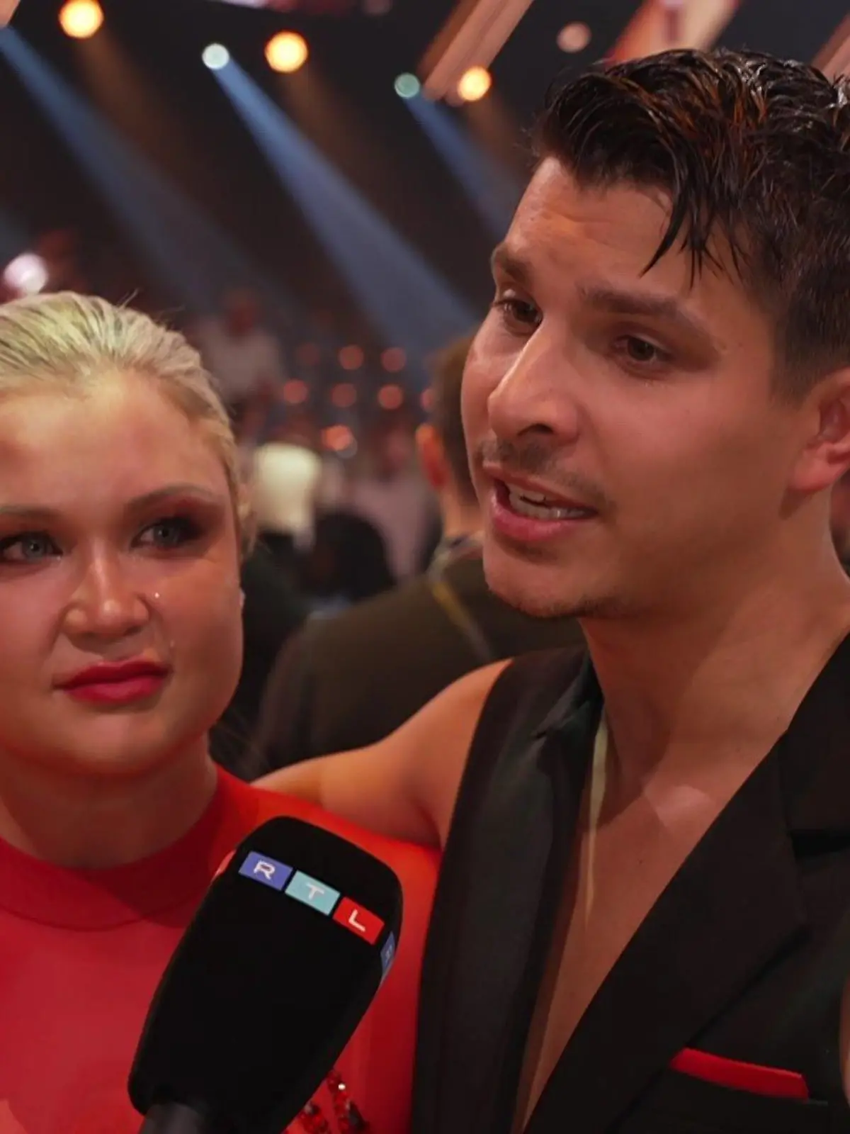 Bild zu: "Nach „Let’s Dance“ Show 5 kullern Tränen bei Sophia Thiel"