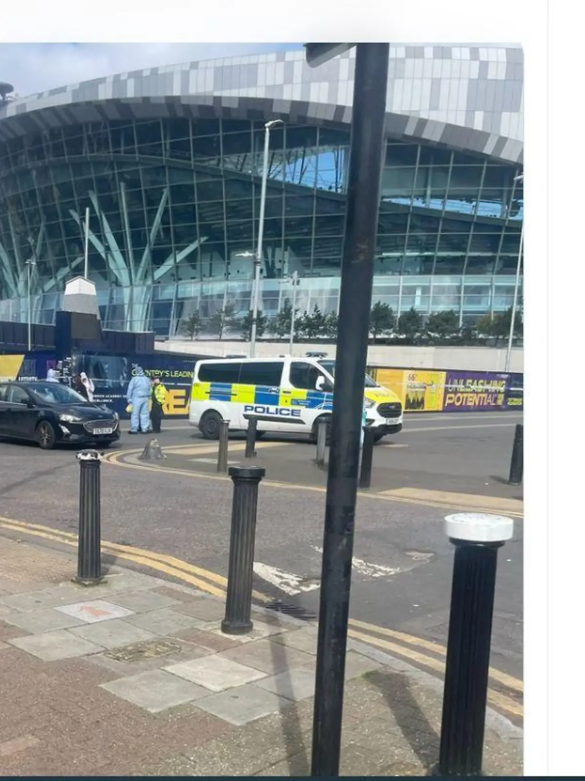 Polizei vor dem Tottenham Stadium