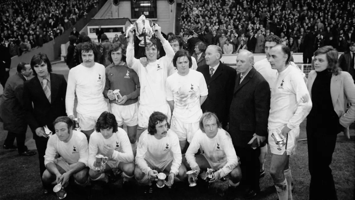 Joe Kinnear File Photos File photo dated 03-03-1973 of Tottenham Hotspur celebrate with the League Cup after their 1-0 win: back row, l-r John Pratt, Cyril Knowles, Pat Jennings, Martin Peters, Mike England, Steve Perryman, manager Bill Nicholson, , Martin Chivers, Alan Gilzean front row, l-r Ralph Coates, Joe Kinnear, Terry Naylor, Phil Beal. Former Tottenham defender and Wimbledon manager Joe Kinnear has died at the age of 77, has family have announced in a statement. Issue date: Sunday April 7, 2024. FILE PHOTO cEMPICS UK SALES ONLY NEWSPAPERS OUT PUBLICATIONxNOTxINxUKxIRL Copyright: xPAxPhotosx 75817500