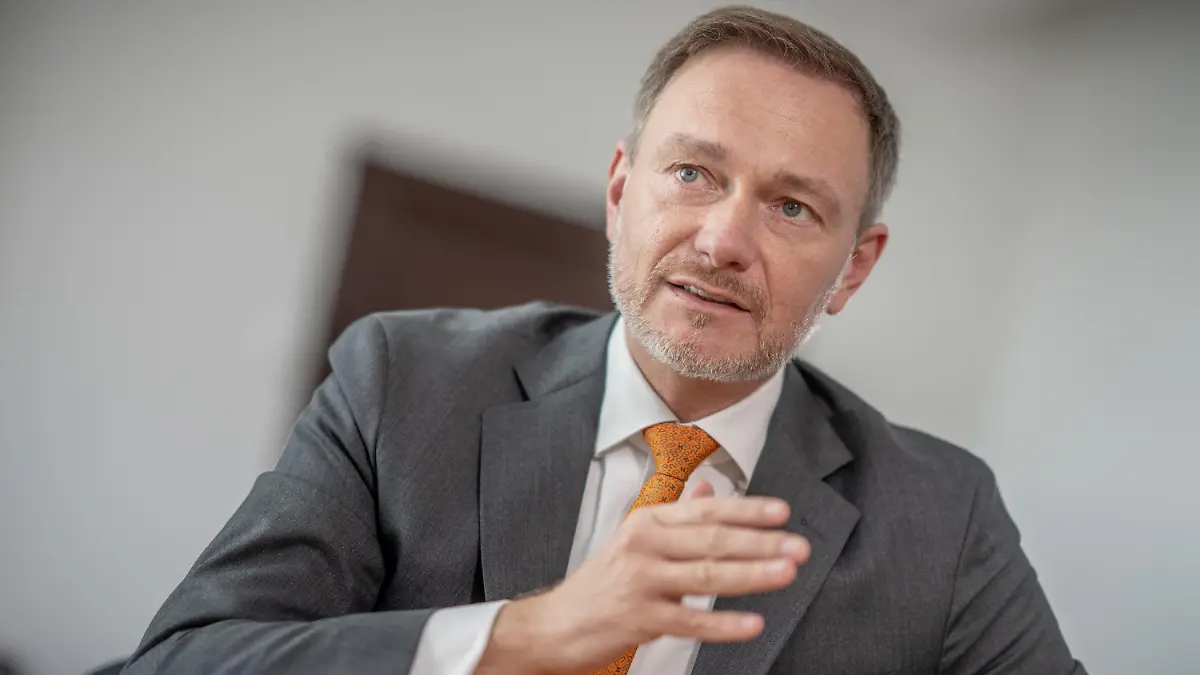 ARCHIV - 20.03.2024, Berlin: Christian Lindner (FDP), Bundesminister der Finanzen, aufgenommen bei einem Interview im Bundesfinanzministerium. (zu dpa: «Lindner: FDP ist nicht Opposition in der Regierung») Foto: Michael Kappeler/dpa +++ dpa-Bildfunk +++