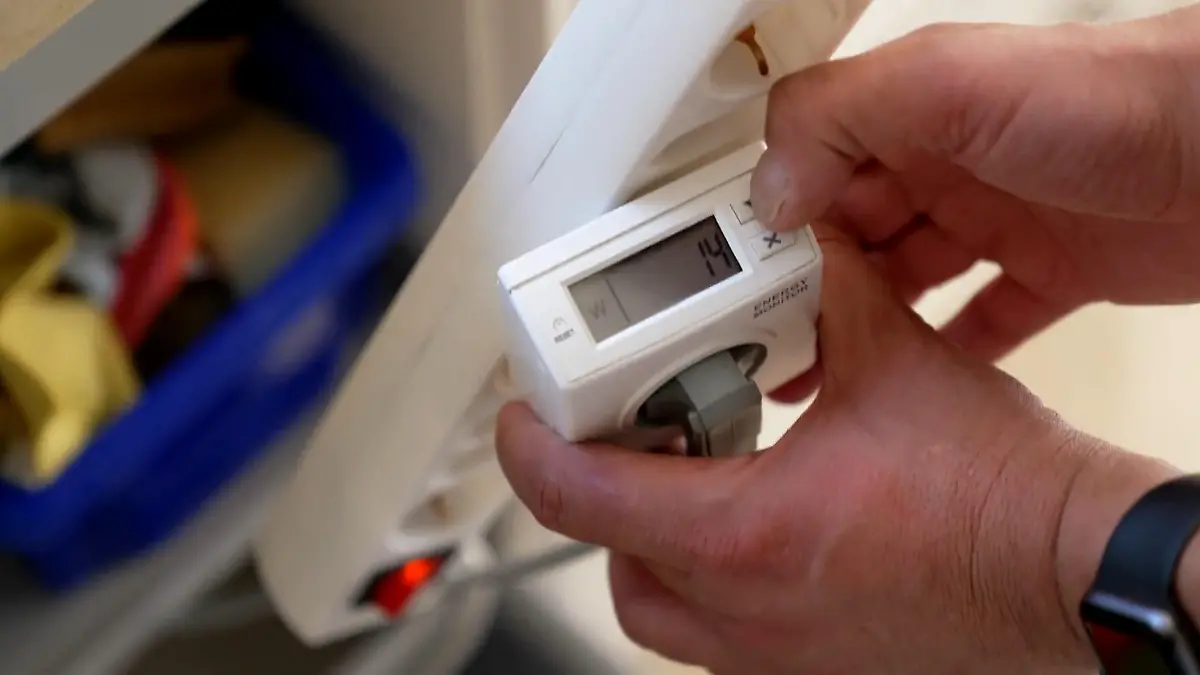 Mit solch einem Energiemessgerät können Sie das Sparpotenzial Ihrer Haushaltsgeräte aufdecken.