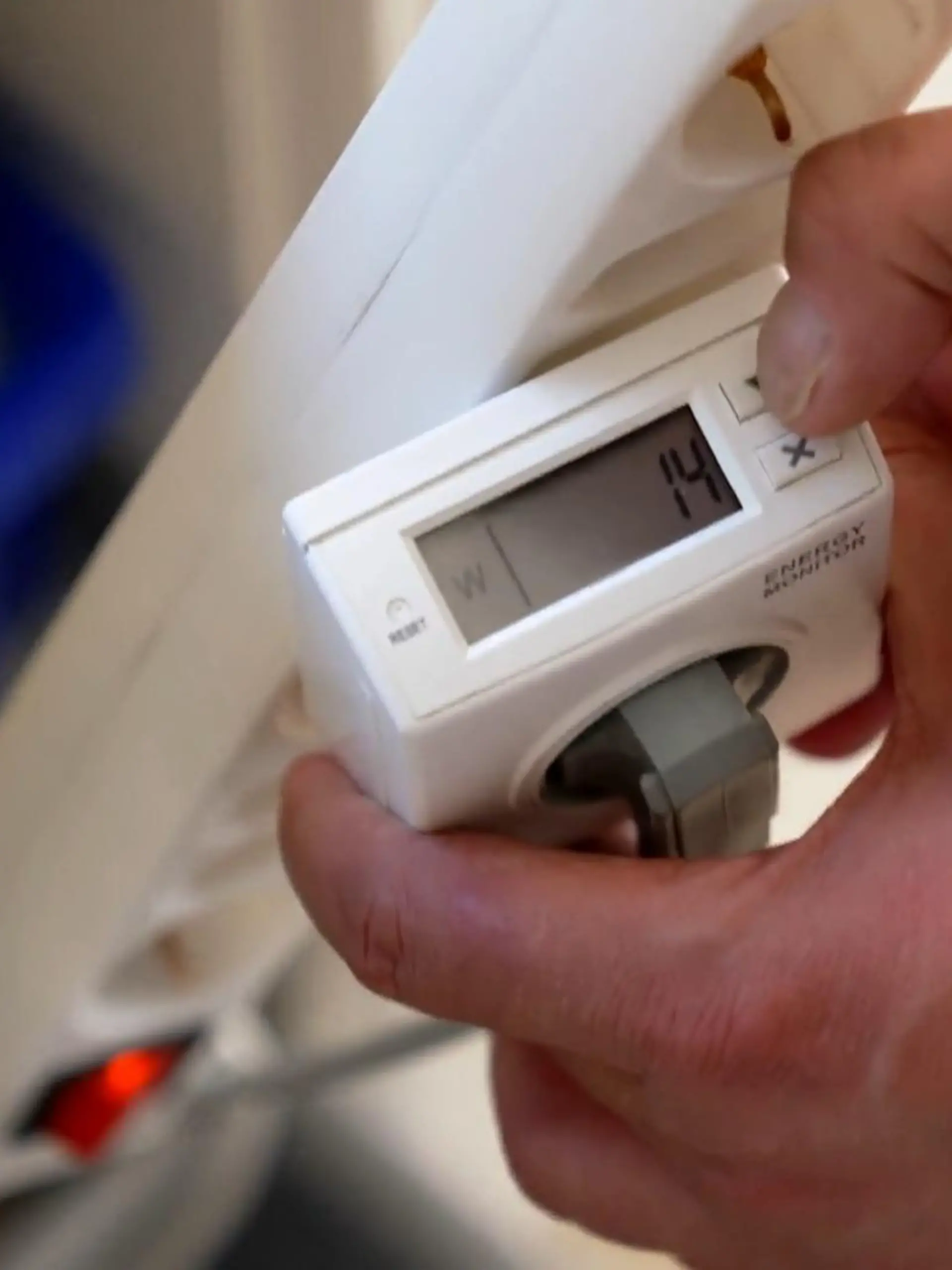 Mit solch einem Energiemessgerät können Sie das Sparpotenzial Ihrer Haushaltsgeräte aufdecken.