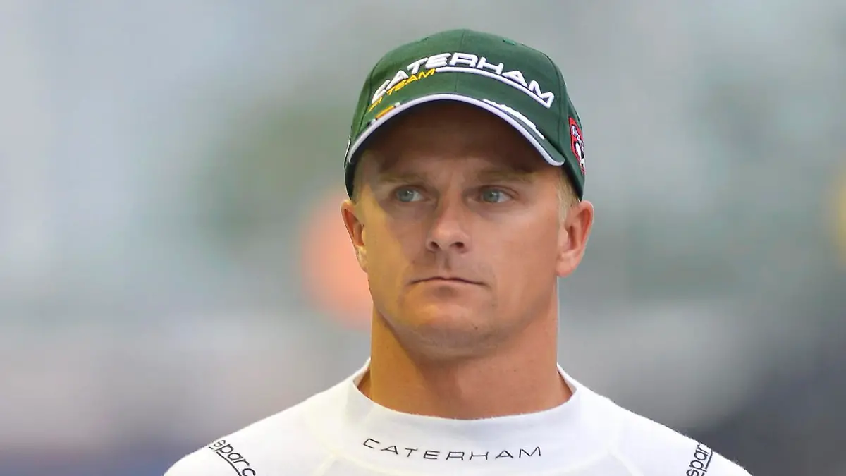 (File) A file picture dated 21 September 2012 shows Finnish Formula One driver Heikki Kovalainen of Caterham walking through the pitlane before the first practice session of the Formula One Singapore Grand Prix at the Marina Bay Street Circuit in Singapore. EPA/FRANCK ROBICHON (zu dpa «Kovalainen soll Räikkönen bei Formel-1-Rennen in Austin ersetzen» am 14.11.2013) +++(c) dpa - Bildfunk+++