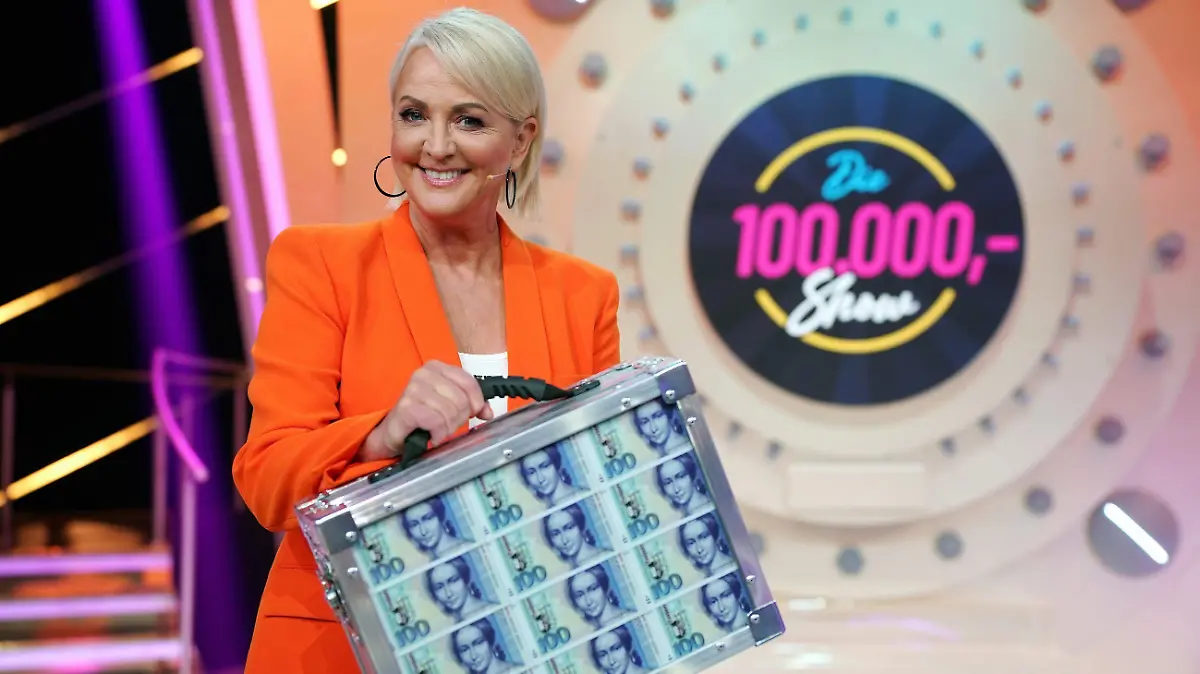 Moderatorin Ulla Kock am Brink.

Die Verwendung des sendungsbezogenen Materials ist nur mit dem Hinweis und Verlinkung auf RTL+ gestattet.