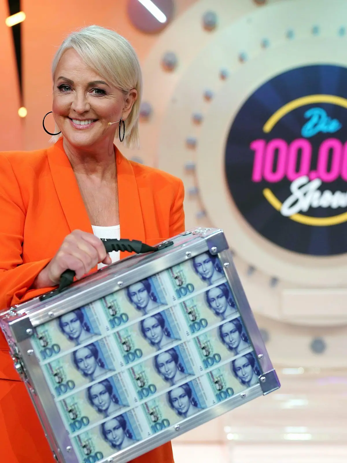 Moderatorin Ulla Kock am Brink.

Die Verwendung des sendungsbezogenen Materials ist nur mit dem Hinweis und Verlinkung auf RTL+ gestattet.