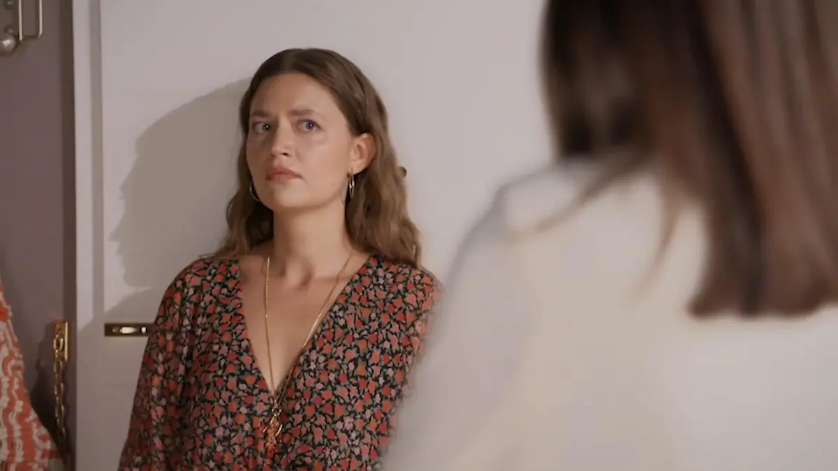 AWZ-Folge vom 14.09.22: Nathalie erzählt Jenny von dem Kuss mit Maximilian