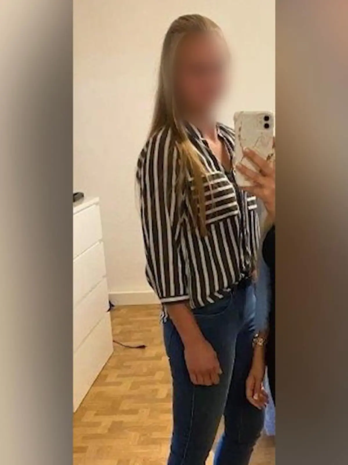 Seit Sonntag wurde die 25-jährige Pia S. aus dem Münsterland vermisst. Die Altenpflegerin war auf dem Rückweg von einer Kirmes und war dann verschwunden. Die Polizei hatte mit einem Großaufgebot nach der Frau gesucht. Schnell gerät ihr Nachbar ins Visier der Ermittler. Heute Morgen wurde sie tot in einem Gebüsch bei Saerbeck aufgefunden.