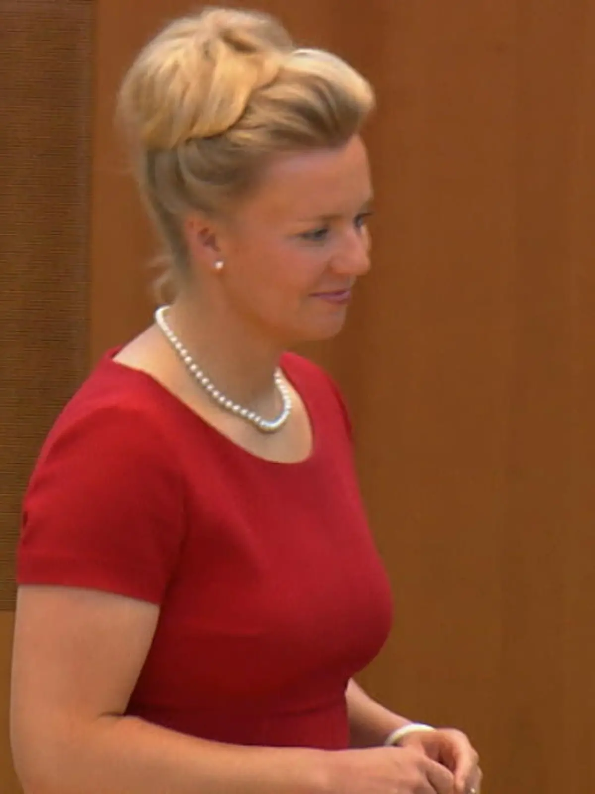 RTL WEST stellt wieder ein Mitglied aus dem Kabinett von Hendrik Wüst vor. Diesmal ist es Ina Brandes, Ministerin für Kultur und Wissenschaft von Nordrhein-Westfalen.