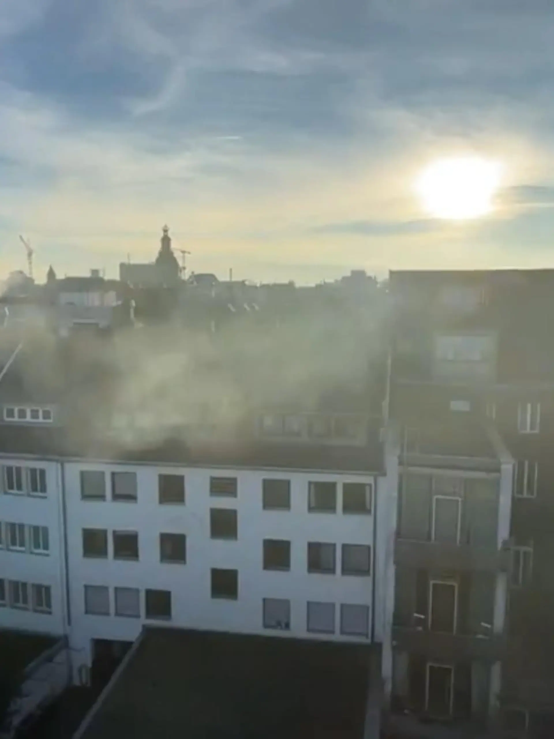 Die Weidengasse in Köln ist ein Mecka für Dönerliebhaber und Freunde des Holzkohlegrills. Doch Anwohnern stinkt es gewaltig: Der Dunst der Dönerläden liegt über den Dächern, er kratzt sogar im Hald, so Anwohnerin Melanie R. 
